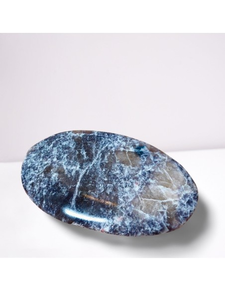 photo d'un galet en lépidolite