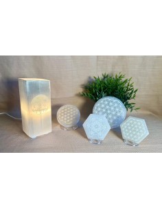 Lampe en sélénite arbre vie gravure dorée 2